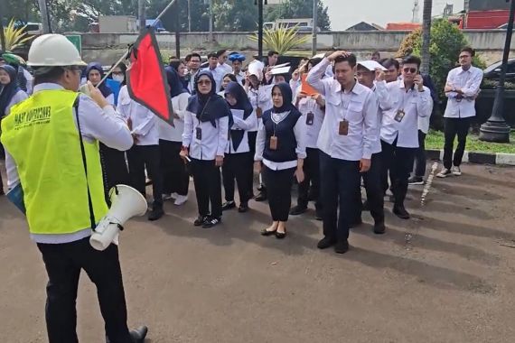 Jasaraharja Putera Tingkatkan Kesiapsiagaan lewat Simulasi Gempa Bumi - JPNN.COM