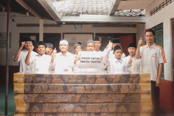 BMH Yogyakarta Salurkan Kasur Baru untuk Santri di Pesantren Tahfidz Cahaya Al-Qur'an - JPNN.COM