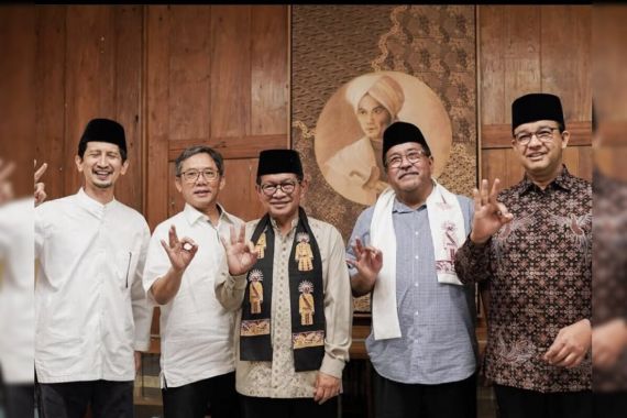 Anies Baswedan Berpose 3 Jari Bareng Pramono-Rano Karno - JPNN.COM