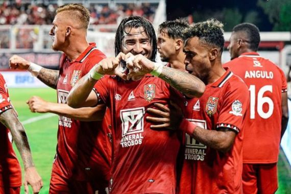 Malut United Menggunduli Persis Solo, Arema FC Bikin Madura United Gigit Jari - JPNN.COM