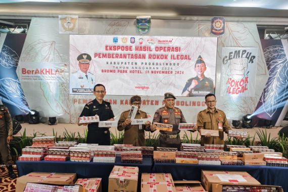 Bea Cukai Probolinggo Musnahkan Rokok Ilegal Senilai Hampir Rp 300 Juta, Tuh Lihat! - JPNN.COM