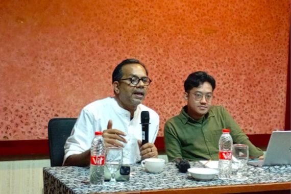 Haris Azhar Nilai Kejati Banten Lakukan Politisasi Hukum di Pilkada Banten - JPNN.COM