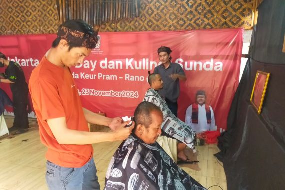 ReSep Bikin Acara Cukur Day, Warga Pangkas Rambut Berbentuk Nomor 3 - JPNN.COM