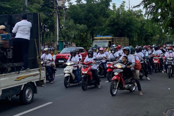 Pertebal Dukungan ke Luluk-Lukman, Sukarelawan Cantiq Surabaya Gelar Konvoi - JPNN.COM