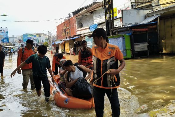 Banjir Merendam 2.014 Rumah di Kabupaten Bandung, 12.250 KK Terdampak - JPNN.COM