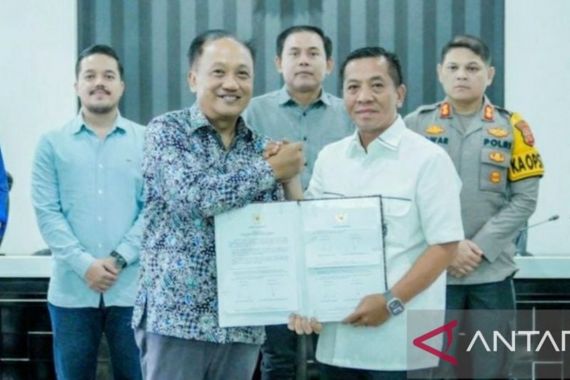 Masa Cuti Kampanye Berakhir, Aep Syaepuloh Kembali Jabat Bupati Karawang - JPNN.COM