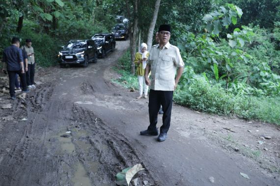 Kunjungi Desa Tertinggal di Serang, Mendes PDT Yandri Susanto Mengaku Miris - JPNN.COM