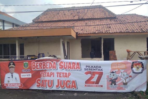 BKD Banten Periksa Pejabat Kesbangpol Soal Spanduk Kontroversial, Sanksi Menanti - JPNN.COM