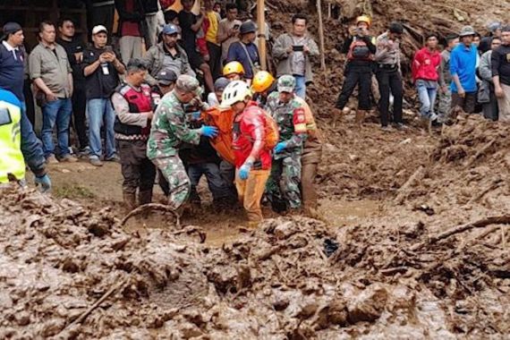 BNBP: 10 Korban Tewas Tertimpa Longsor di Karo Sudah Dievakuasi - JPNN.COM