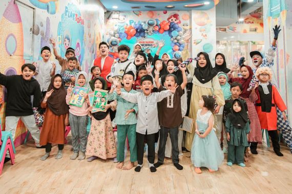 Shindy Fioerla Ajak Puluhan Anak Yatim Rayakan Ulang Tahun Noah - JPNN.COM