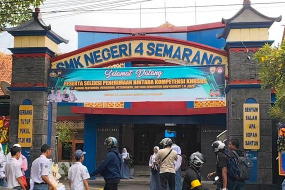 Pengakuan Pihak Sekolah & Tetangga Korban Penembakan Bripka R: Kaget Korban Disebut Kreak - JPNN.COM