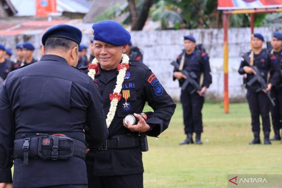 410 Personel Brimob Terima Satya Lencana Dharma Nugraha, Penghargaan Apakah Itu? - JPNN.COM