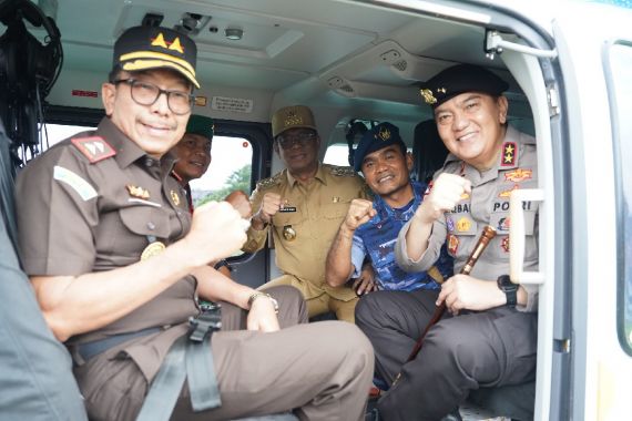 Pastikan Pilkada Berjalan Aman, Irjen Iqbal Patroli ke 4 Kabupaten - JPNN.COM