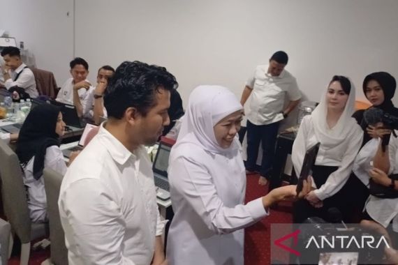 Unggul Versi Quick Count, Khofifah-Emil Dapat Ucapan Selamat dari Jokowi - JPNN.COM