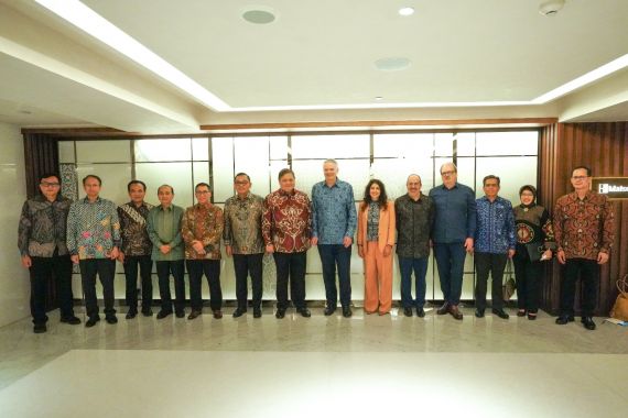 Pertemuan Hangat Menko Airlangga dan Sekjen OECD Mathias Cormann, Ini yang Dibahas - JPNN.COM