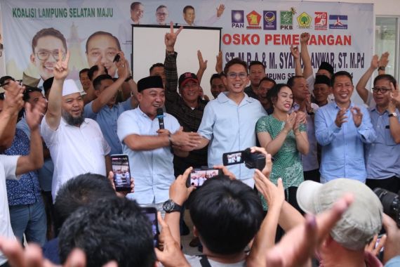 Quick Count Poltracking: Egi-Syaiful Sementara Unggul dengan 68,08 Persen, Suasana Haru di Posko Kemenangan - JPNN.COM