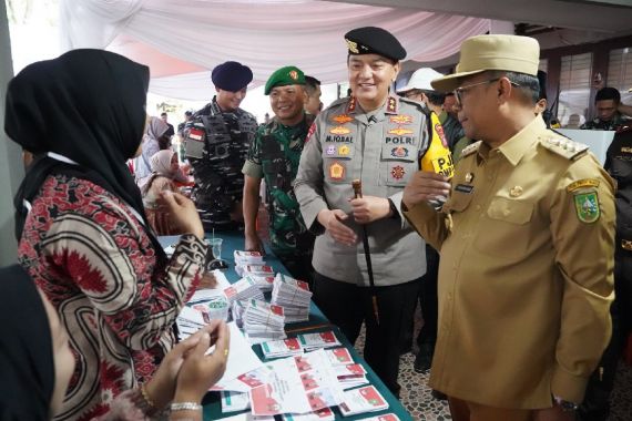 Memastikan Pilkada Berjalan Lancar, Irjen Iqbal Tinjau TPS di Pekanbaru - JPNN.COM