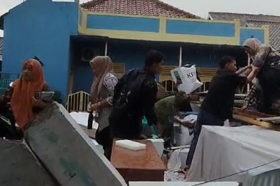 TPS di Kota Cilegon Ambruk, Satu Orang jadi Korban - JPNN.COM