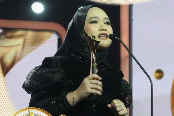 Sara Rahayu Raih Penghargaan di Anugerah Dangdut Indonesia 2024 - JPNN.COM