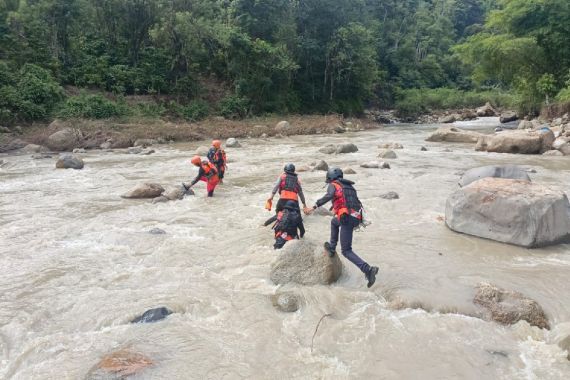 Pelajar SMK di Lahat Hanyut, Tim SAR Bergerak Melakukan Pencarian - JPNN.COM