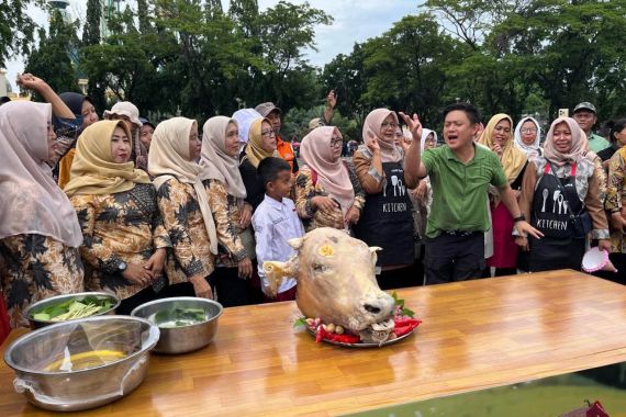 ANTV Bagikan Ribuan Paket Makanan di 8 Lokasi Syuting Masak Besar - JPNN.COM