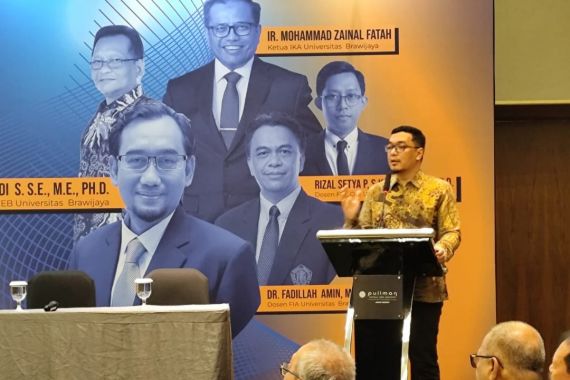 Best Outlook 2025, Prof. Widodo Sebut Strategi Transformasi Menuju Indonesia Emas 2045 - JPNN.COM