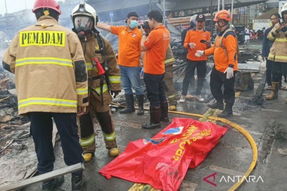 Kebakaran di Simpang Matraman, Satu Orang Meninggal - JPNN.COM