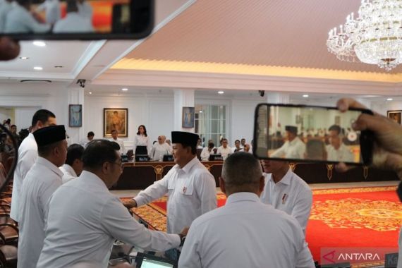 Prabowo Optimistis Indonesia tidak Lagi Mengimpor Beras pada 2025 - JPNN.COM