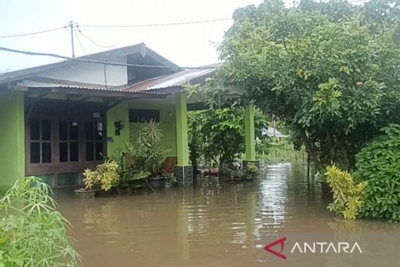 Ratusan Kepala Keluarga Terdampak Banjir di Kota Bengkulu - JPNN.COM