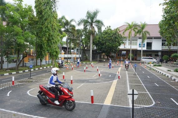 Yayasan AHM Kembali Melahirkan 30 Agen Safety Riding dari Kalangan Mahasiswa - JPNN.COM