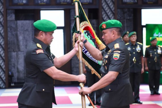 Melantik Dua Pejabat Strategis TNI AD, KSAD Jenderal Maruli Tekankan Pentingnya Kepemimpinan Inspiratif - JPNN.COM