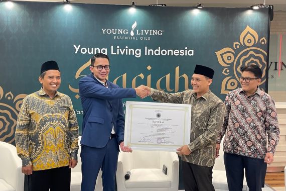 Raih Sertifikat, Young Living Indonesia Jalankan Bisnis MLM Syariah - JPNN.COM