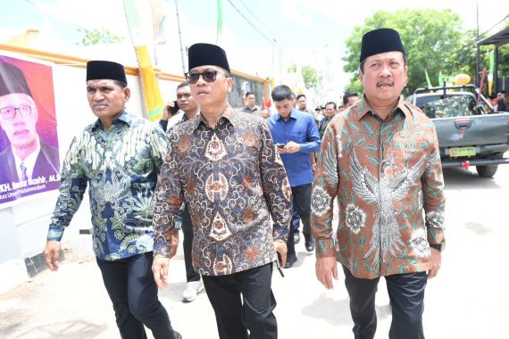 Didampingi Mendes Yandri, Presiden Prabowo Serukan Swasembada Pangan untuk Memakmurkan Rakyat - JPNN.COM