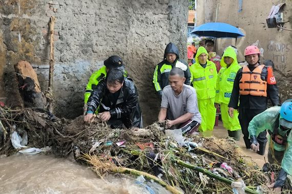 Bencana Sukabumi, 2 Orang Meninggal Tertimbun Longsor  - JPNN.COM