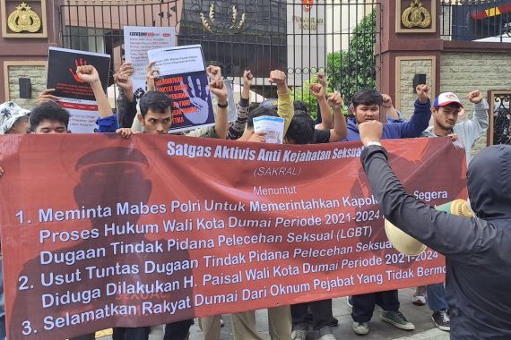 Gelar Aksi di Mabes Polri, Sakral Desak Mantan Kepala Daerah di Dumai Ini Segera Diproses Hukum - JPNN.COM