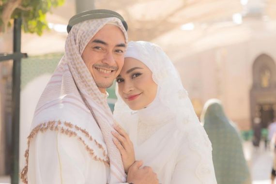 Kabar Bahagia, Zumi Zola dan Putri Zulhas Resmi Menikah di Madinah - JPNN.COM