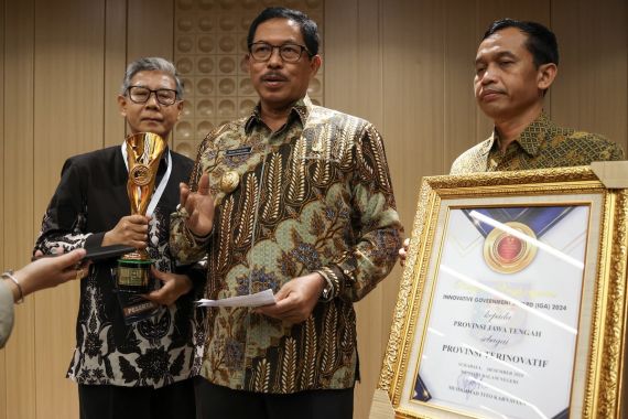 Naik Level, Pemprov Jateng Raih IGA Award Kategori Terinovatif - JPNN.COM