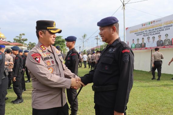 AKBP Afrizal Puji Peran Brimob Menjaga Keamanan Pilkada di Pelalawan - JPNN.COM