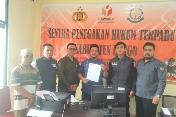 Anggota KPUD & Ketua Bawaslu Kabupaten Bungo Dilaporkan ke DKPP, Ini Penyebabnya - JPNN.COM