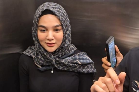 Artis Hana Hanifah Diduga Terima Aliran Dana Ratusan Juta dari Kasus Korupsi di Riau - JPNN.COM