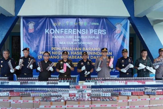 Bea Cukai Musnahkan Rokok Ilegal di Papua, Nilainya Ratusan Juta - JPNN.COM