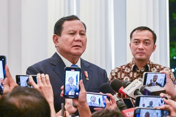 Arsip Lama Mencuat di Hari Ayah, Prabowo Telaten Urus Jenazah Prof Sumitro - JPNN.COM