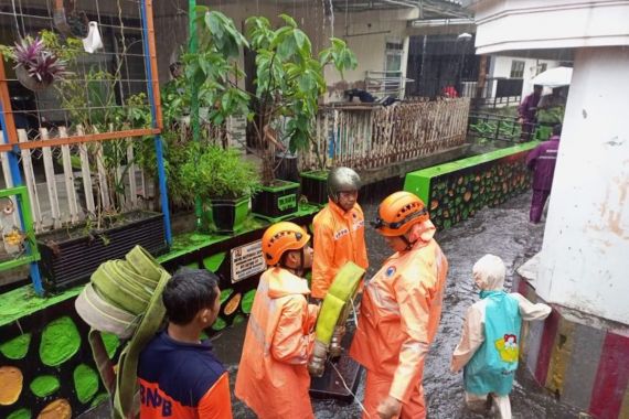 Sejumlah Kawasan di Kota Malang Terendam Banjir Imbas Hujan Deras - JPNN.COM