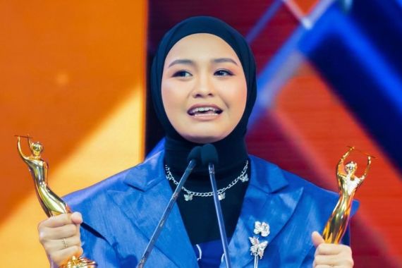 Berkat Bunga Hati, Salma Salsabil Bersinar di AMI Awards 2024 - JPNN.COM