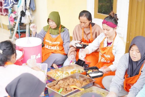 BAZNAS Siapkan Ribuan Makanan untuk Korban Banjir Sukabumi - JPNN.COM