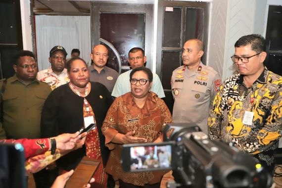 Wamendagri Ribka Pastikan Pelaksanaan Tahap Lanjutan Pilkada Papua Tengah Sesuai Jadwal - JPNN.COM