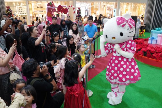 Sambut Liburan Natal, Ajak Anak Ikut Meet and Greet Hello Kitty - JPNN.COM