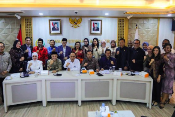 Raker Komite IV DPD & Menteri Koperasi Hasilkan 16 Kesimpulan Termasuk Insentif untuk Koperasi Susu Lokal - JPNN.COM