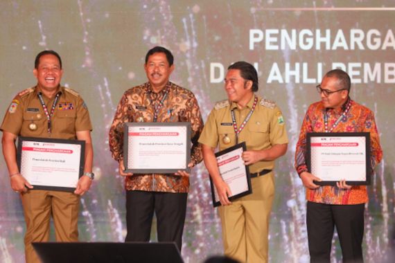 Pemprov Jateng Terima Penghargaan Pemda Teraktif Dalam Pemberdayaan Penyuluh Antikorupsi dan Ahli Pembangun Integritas - JPNN.COM