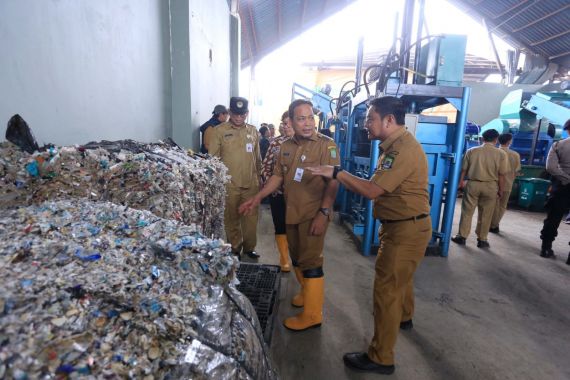 RDF Dioperasikan Mulai Hari Ini, Pemkot Tangerang Bisa Olah Sampah Jadi Bahan Bakar Industri - JPNN.COM